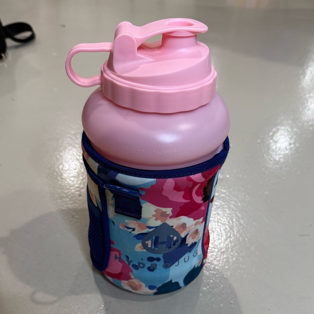 Hydrojug and 2 sleeves pink jug with floral and cheeta sleeves water bottle - Picture 9 of 12